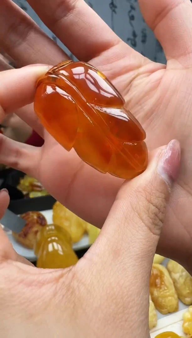 【闪购商品】琥珀裸石未镶嵌挂坠