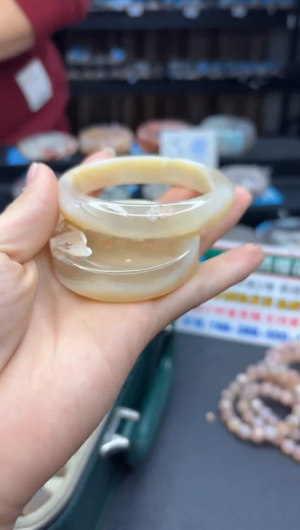 【闪购商品】石英质玉手镯未镶嵌2256（58圈赠送镯心）