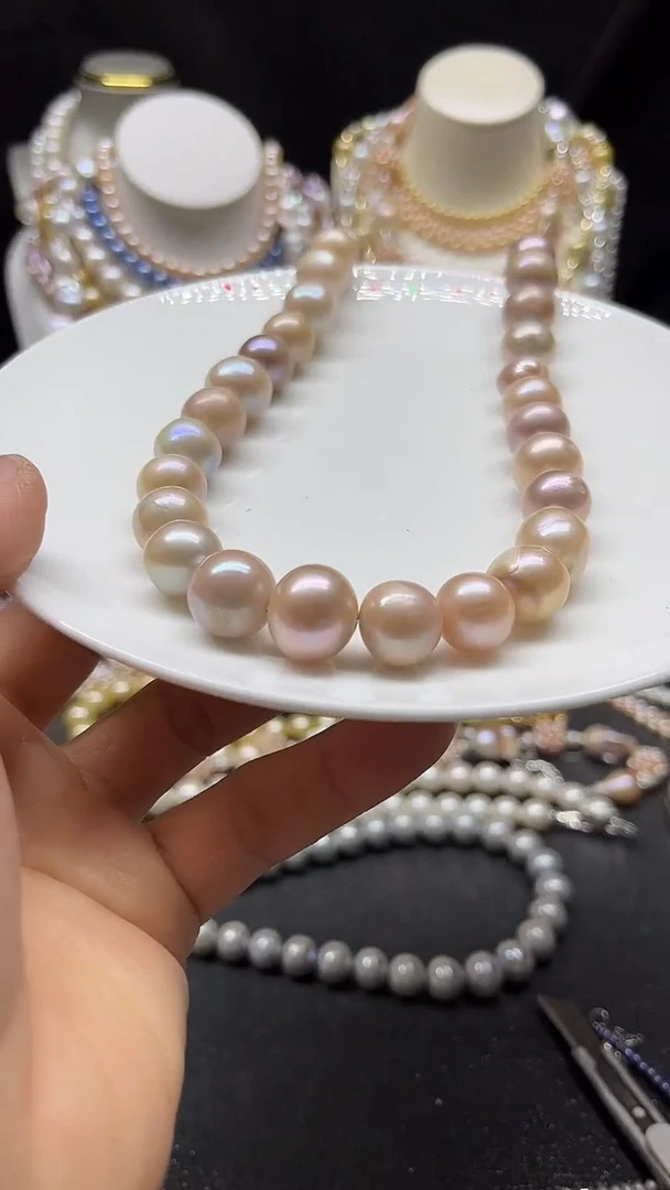 颈饰未镶嵌淡水珍珠多人