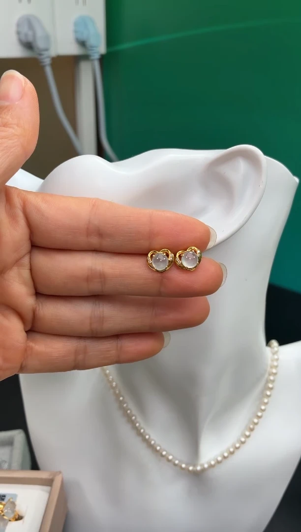 颈饰18K金镶嵌翡翠天然翡翠A货