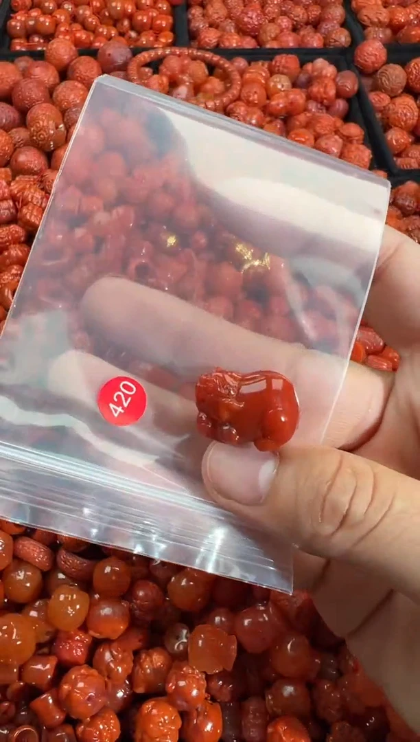 南红玛瑙未镶嵌颈饰1