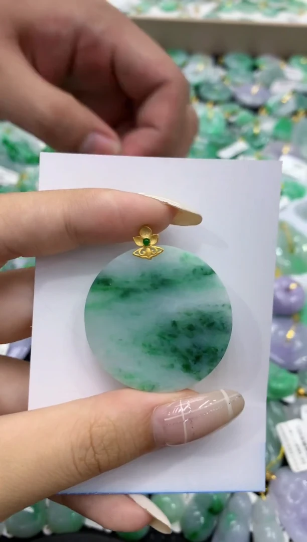 颈饰18K金镶嵌翡翠天然缅甸翡翠A货