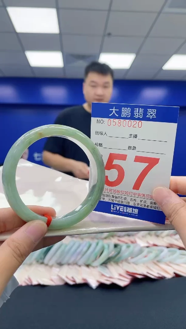 翡翠手镯未镶嵌AAAAAAAA