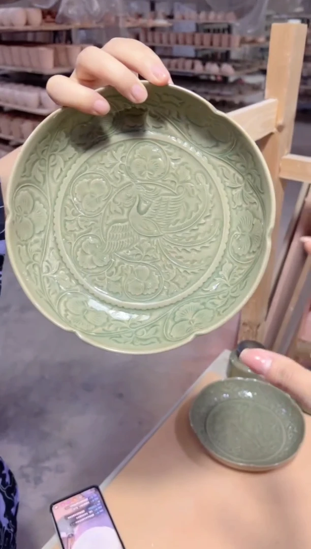 微瑕耀州窑凤穿牡丹壶承平盘