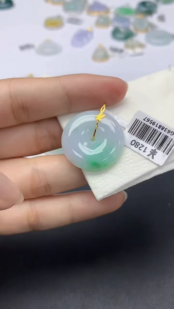 翡翠18K金镶嵌颈饰天然缅甸a货翡翠