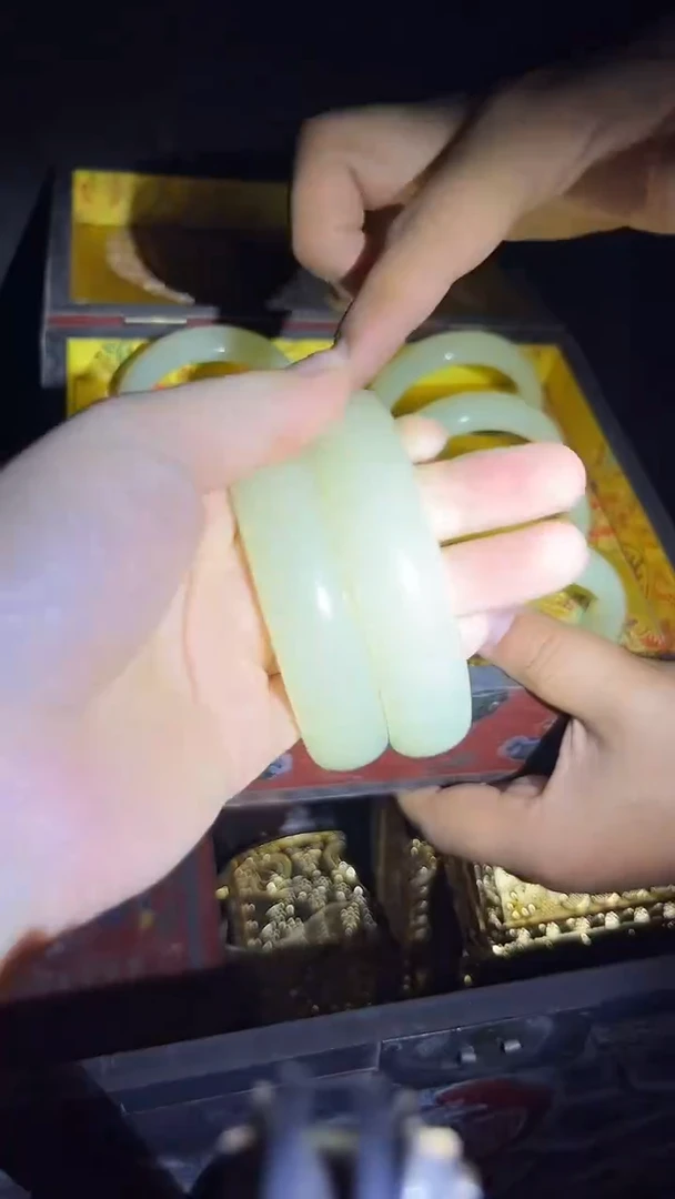 和田玉手镯未镶嵌和田玉手镯.1对