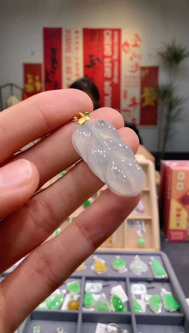 【闪购商品】翡翠吊坠(不含链)18K金镶嵌叶子