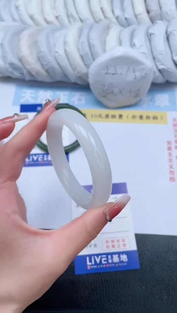 【闪购商品】石英质玉手镯未镶嵌T16-58.2