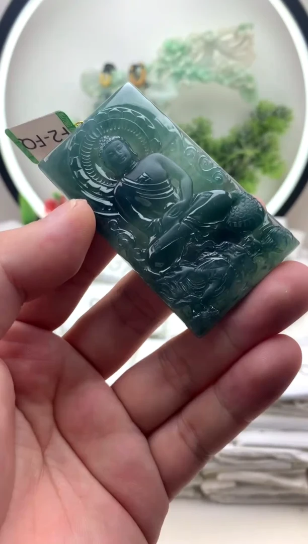 颈饰未镶嵌翡翠大日如来