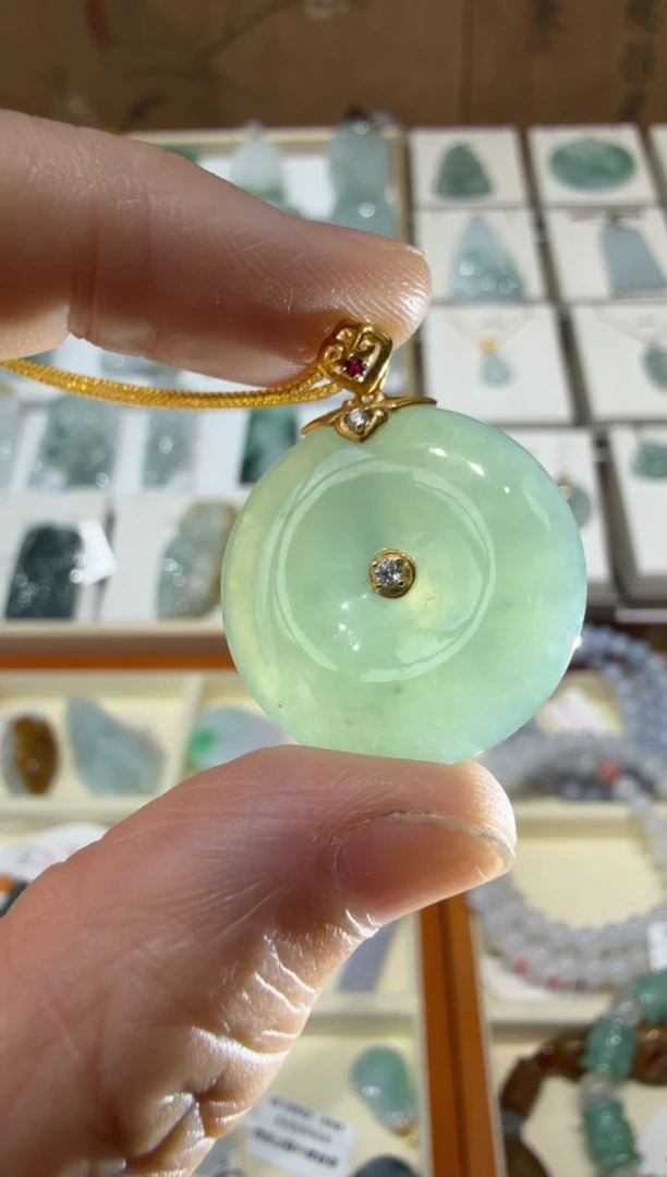 18K金镶嵌挂件翡翠A货翡翠多样性孤品