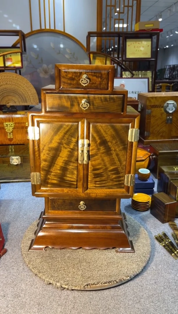 阴沉木金丝楠木龙柜