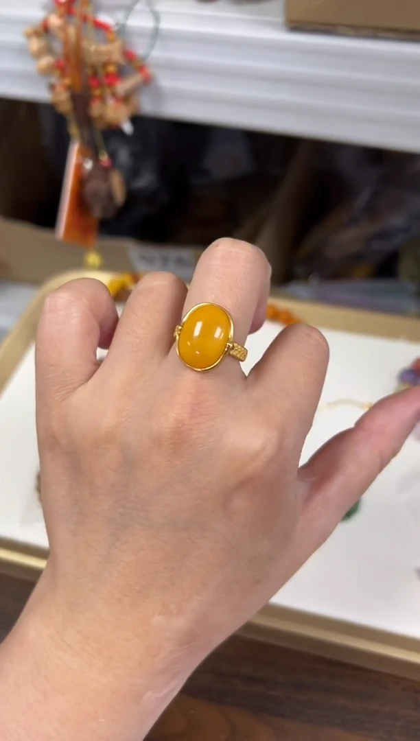 银S925镶嵌蜜蜡戒指蜜蜡大蛋面椭圆银镶嵌戒指[4771]