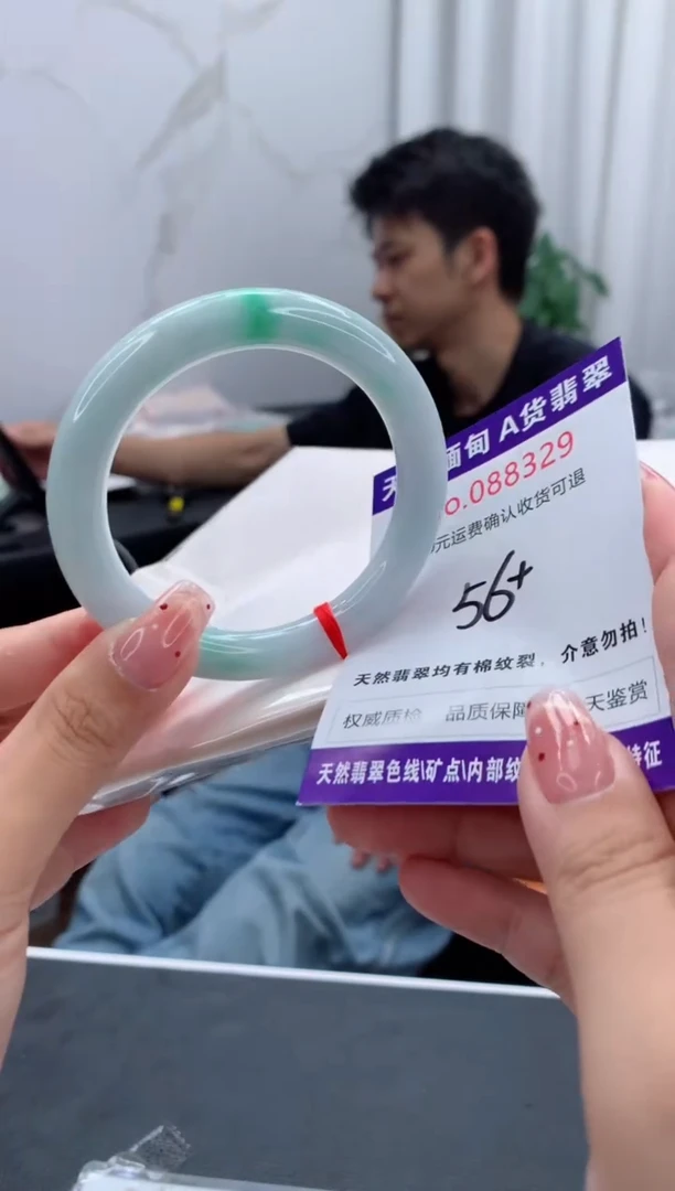 未镶嵌手镯翡翠有纹，完美者勿拍