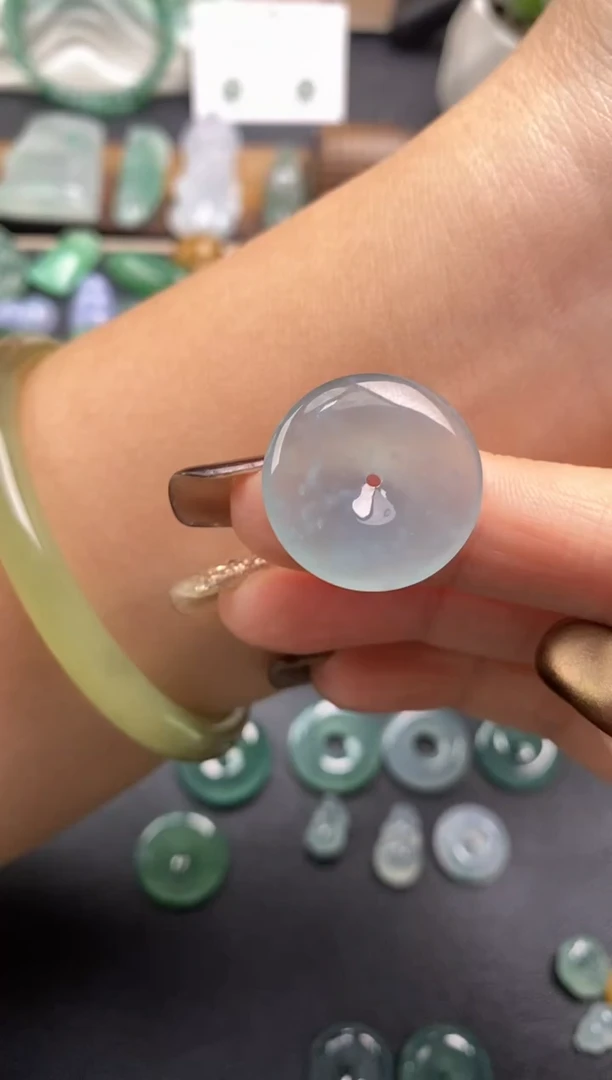 颈饰未镶嵌翡翠平安扣