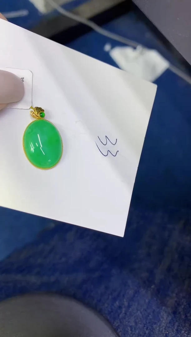 颈饰18K金镶嵌翡翠缅甸天然翡翠A货