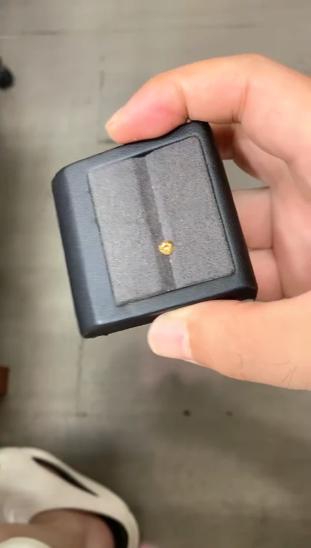 未镶嵌裸石石榴石（芬达石）0.4ct 76