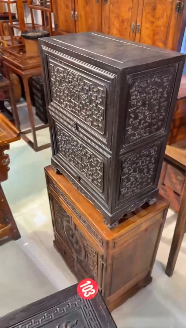 木木头款小叶紫檀满雕龙纹抽拉柜1980