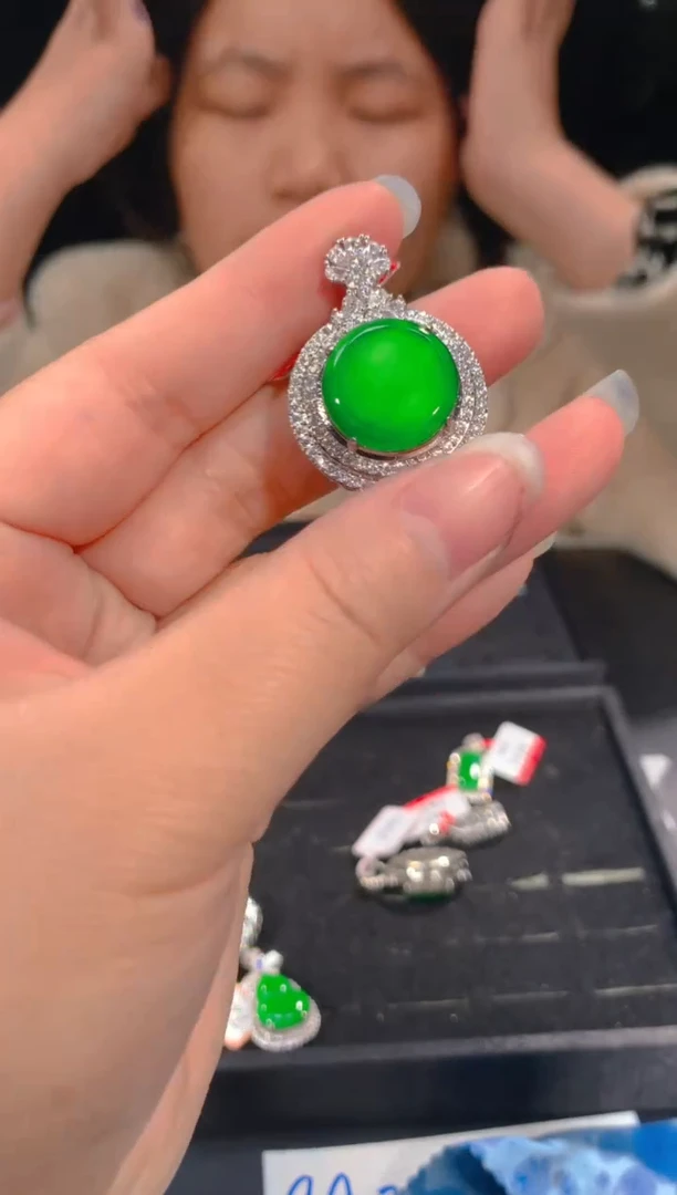 【闪购商品】定制翡翠未镶嵌82定制翡翠，多样性发货（发其一）