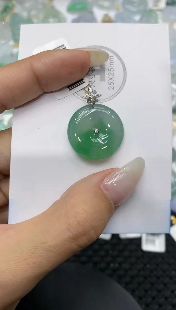 颈饰18K金镶嵌翡翠111111111111