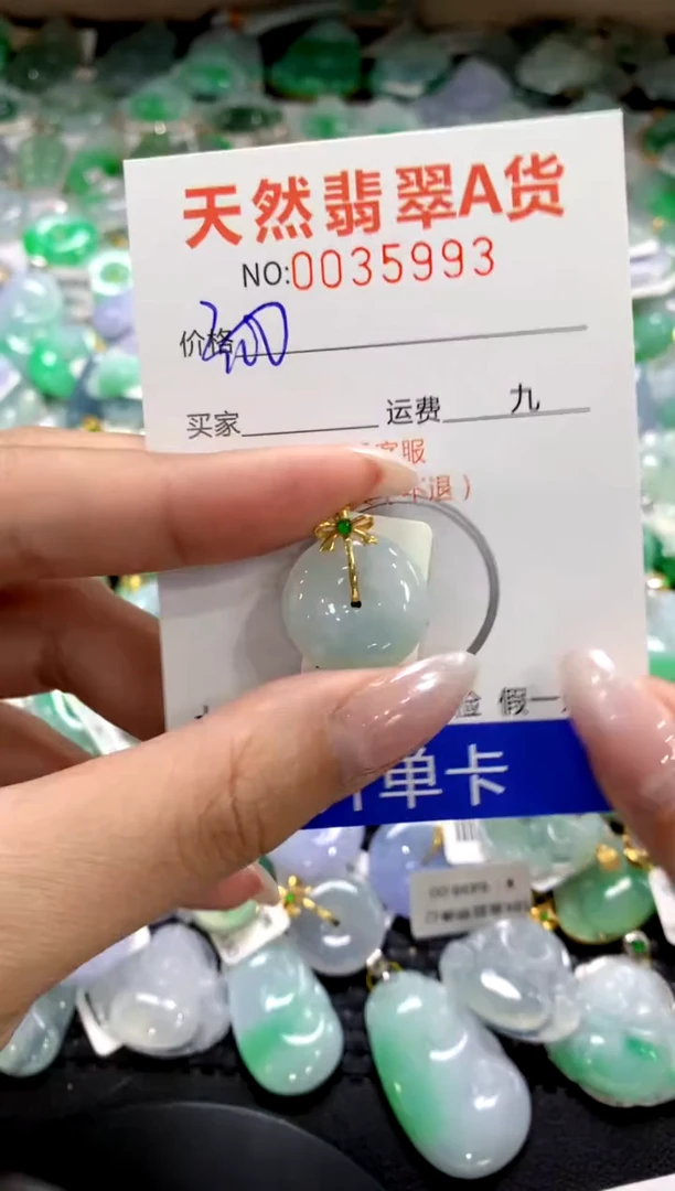 颈饰18K金镶嵌翡翠1111111111111111