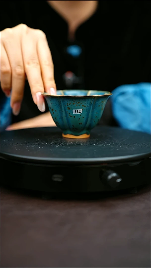 132#原矿钧瓷炉钧釉花口杯