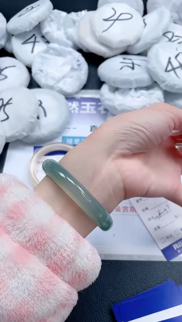 【闪购商品】石英质玉手镯未镶嵌 10J75-58