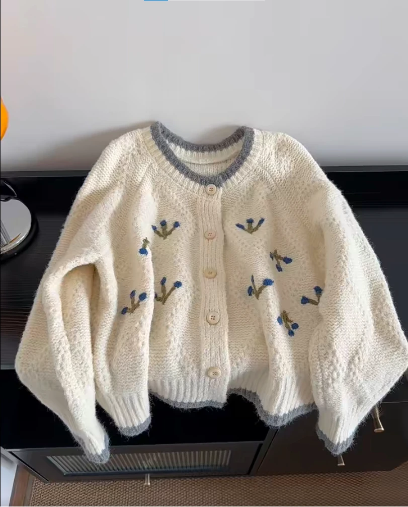 法式氛围感小个子针织开衫女早秋复古别致绣花学生圆领宽松外套女