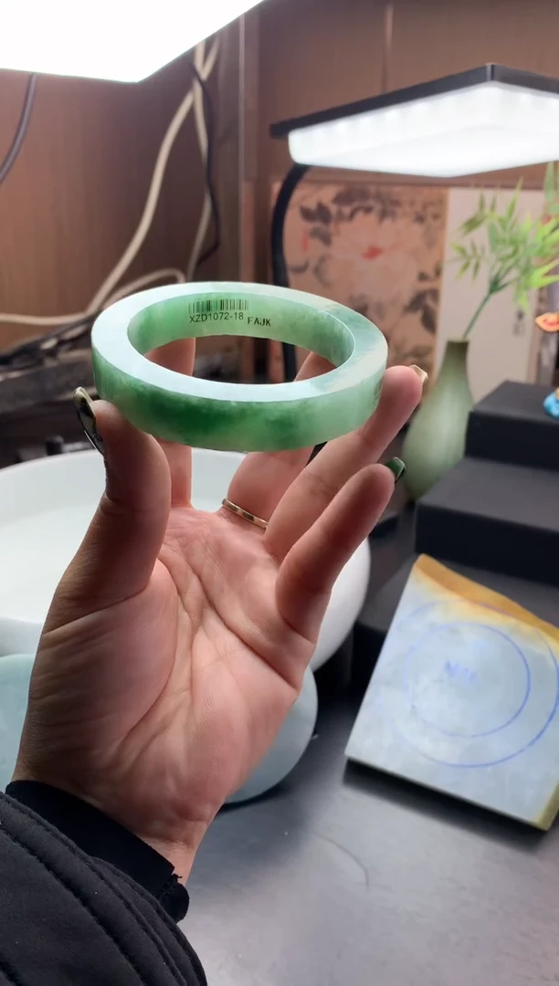【闪购商品】定制翡翠翡翠手镯未镶嵌翡翠手镯定制