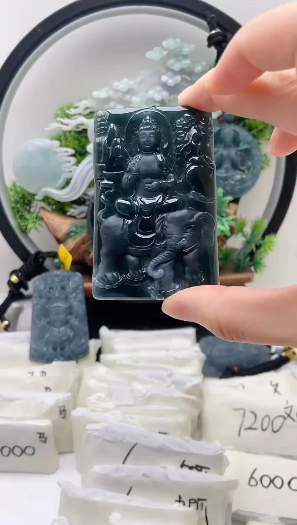 翡翠未镶嵌颈饰普贤