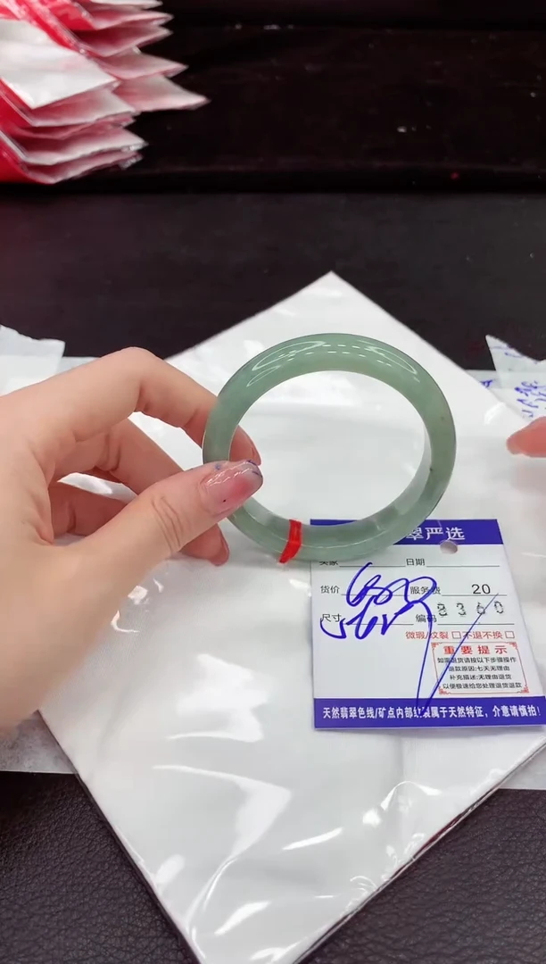 翡翠手镯未镶嵌1111111111111111