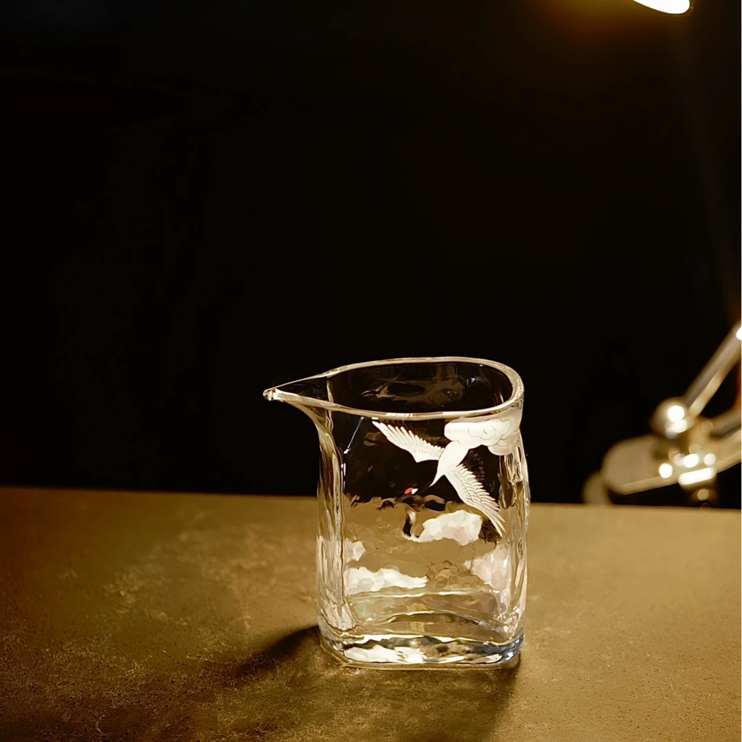 物肆-手绘玻璃仙鹤公道杯 景德镇手绘高硼玻璃耐高温分茶器公杯