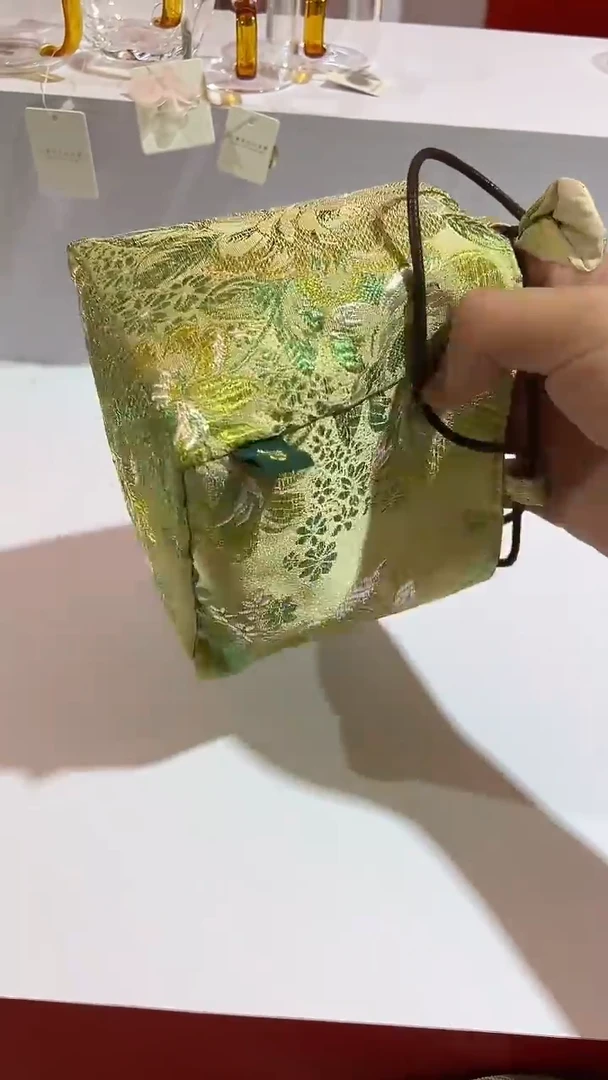 @@禾器晶彩茶室包春颜