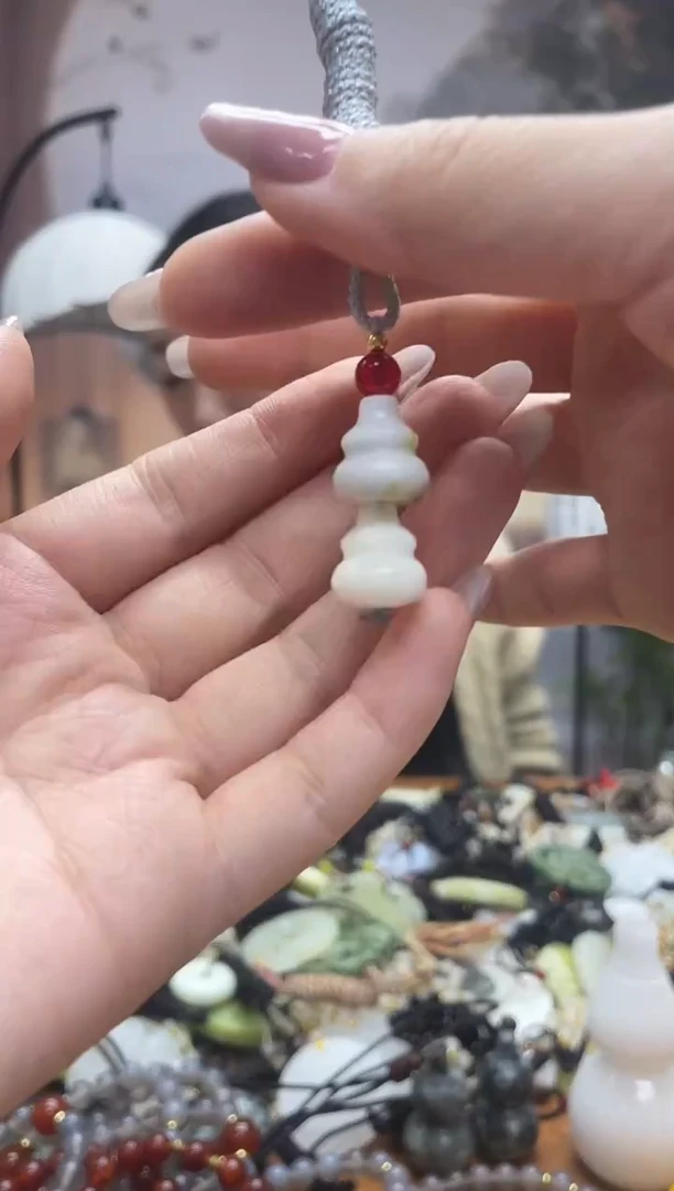 未镶嵌岫玉吊坠·