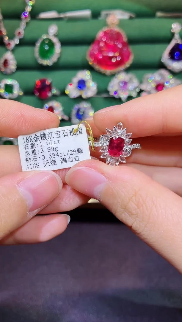 18K金镶嵌戒指红宝石1.07克拉无烧鸽血红