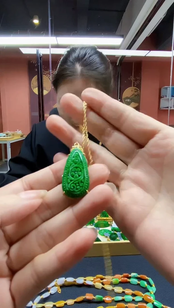 颈饰未镶嵌翡翠吊坠