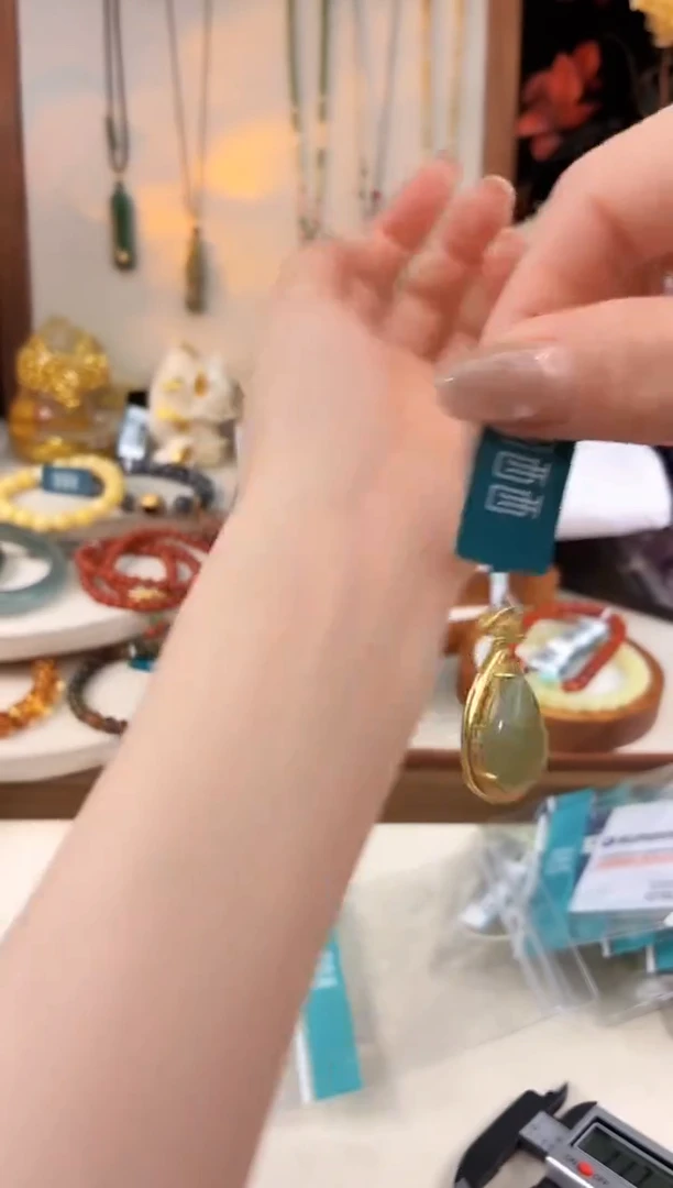 未镶嵌和田玉手饰@@I0110D017335