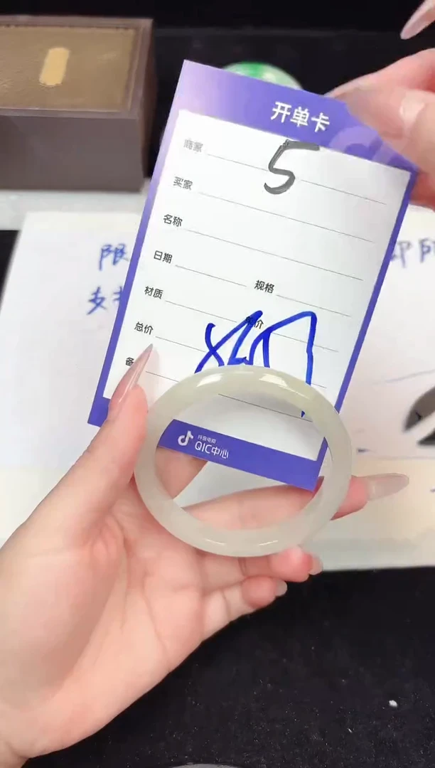 翡翠手镯未镶嵌5