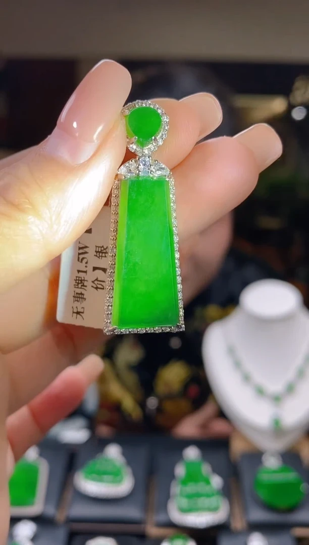 【闪购商品】翡翠吊坠(不含链)未镶嵌翡翠吊坠