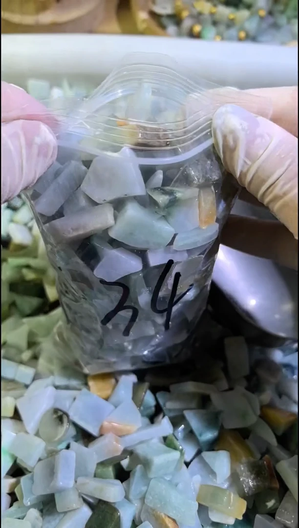 【闪购商品】翡翠颈饰未镶嵌天然翡翠小号500克34