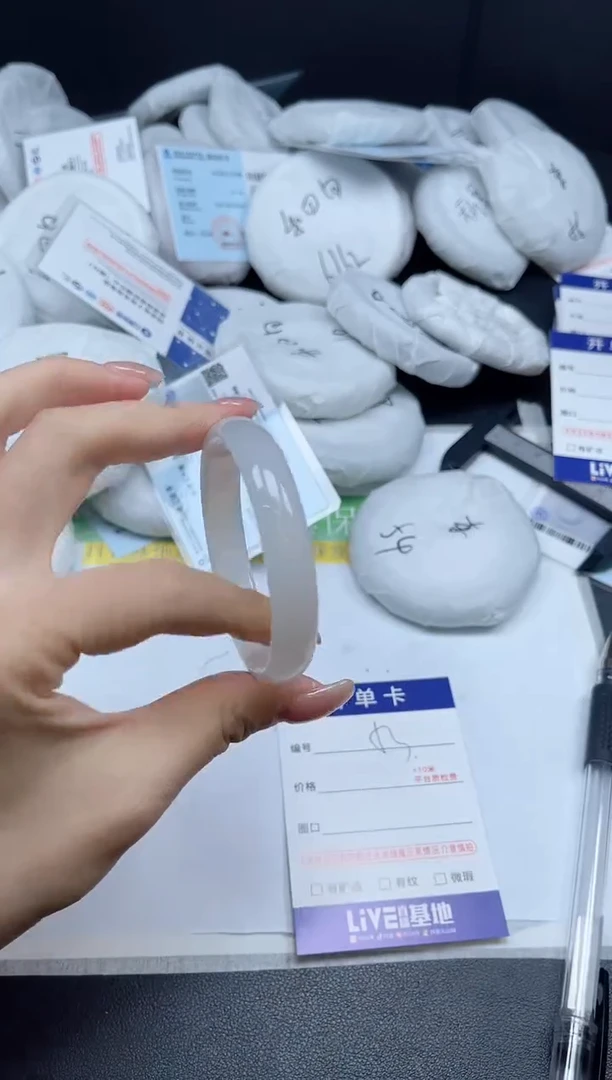 未镶嵌手镯石英质玉053-5253