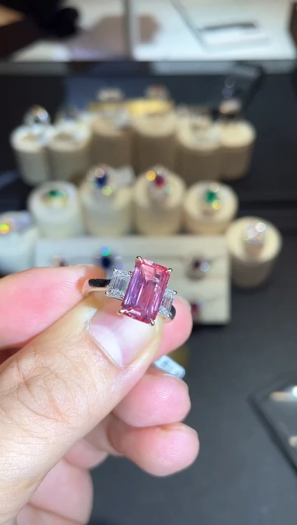 戒指彩色蓝宝石18K金镶嵌3.46ct