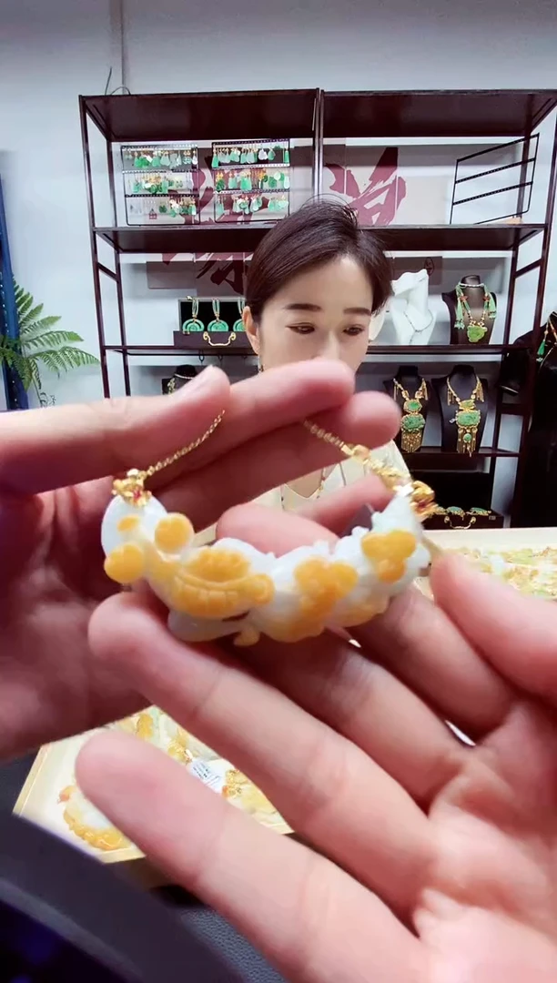 翡翠未镶嵌颈饰翡翠吊坠