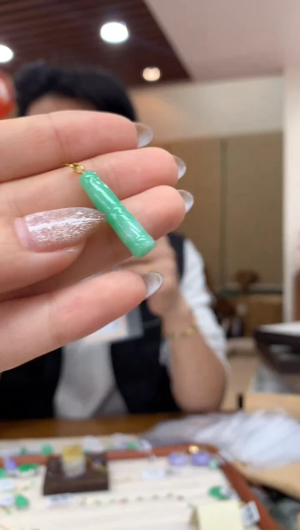 吊坠(不含链)18K金镶嵌翡翠竹节