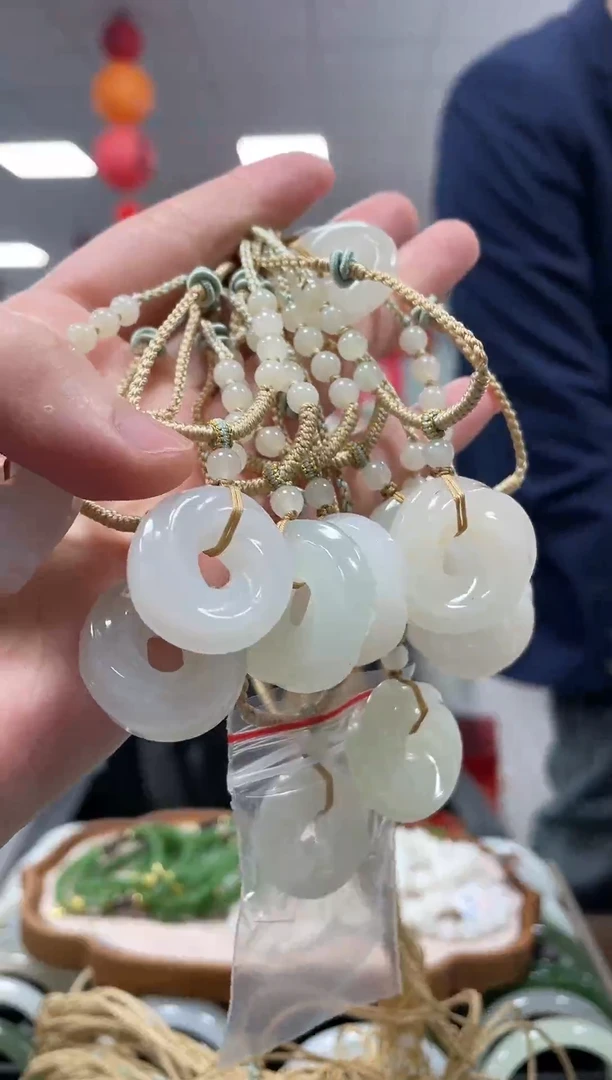 颈饰未镶嵌和田玉白玉莫比乌斯环挂件一件多样性发一件