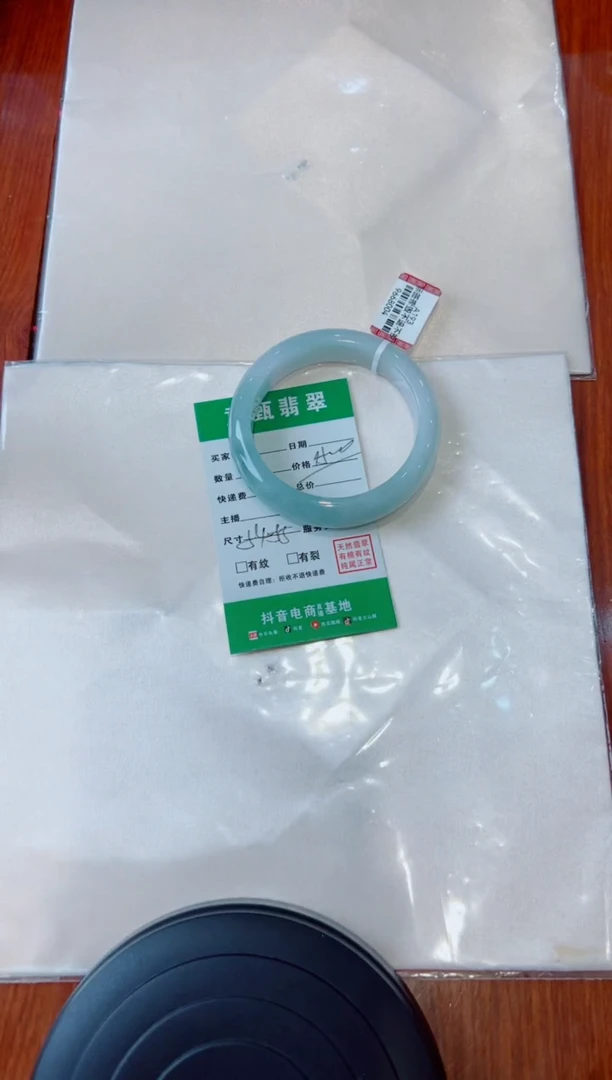 未镶嵌手镯翡翠开***?手镯
