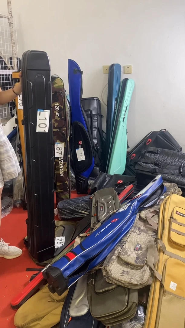 L101硬壳带侧兜渔具包