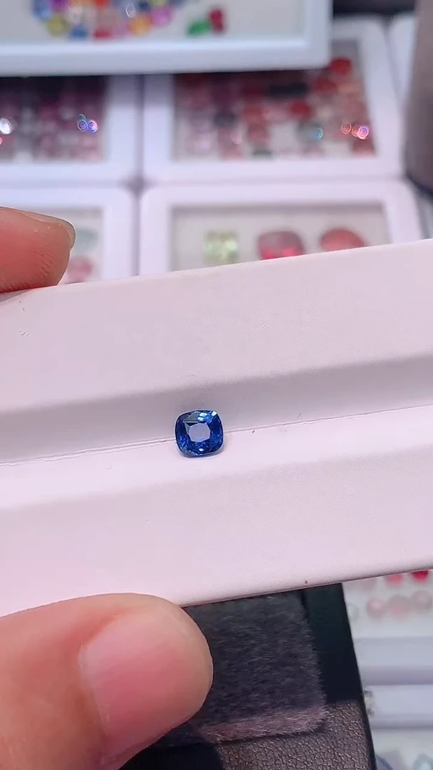 【闪购商品】蓝宝石裸石未镶嵌皇家蓝0.71