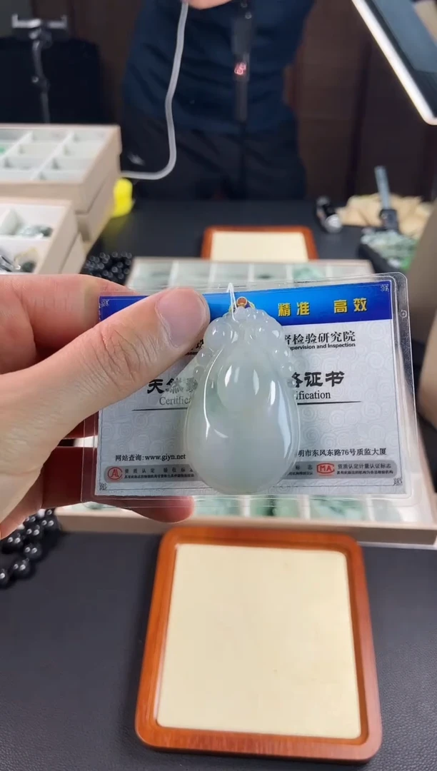 翡翠未镶嵌颈饰吊坠