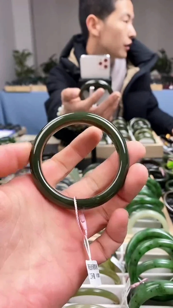 【闪购商品】和田玉手镯未镶嵌55