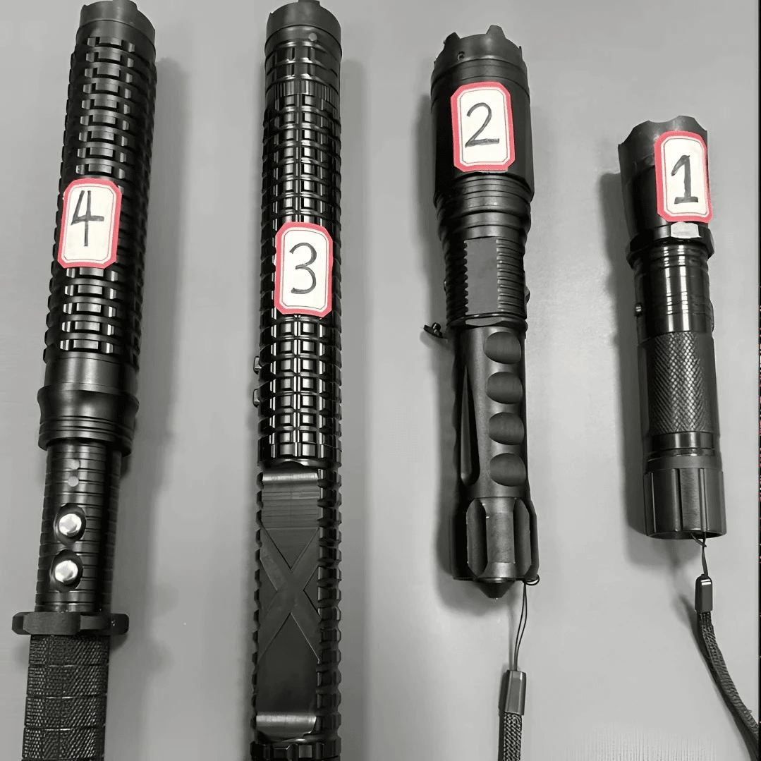 户外防身多功能手电筒可照明防骚扰可电击应急高压防卫棍驱狗赶猪